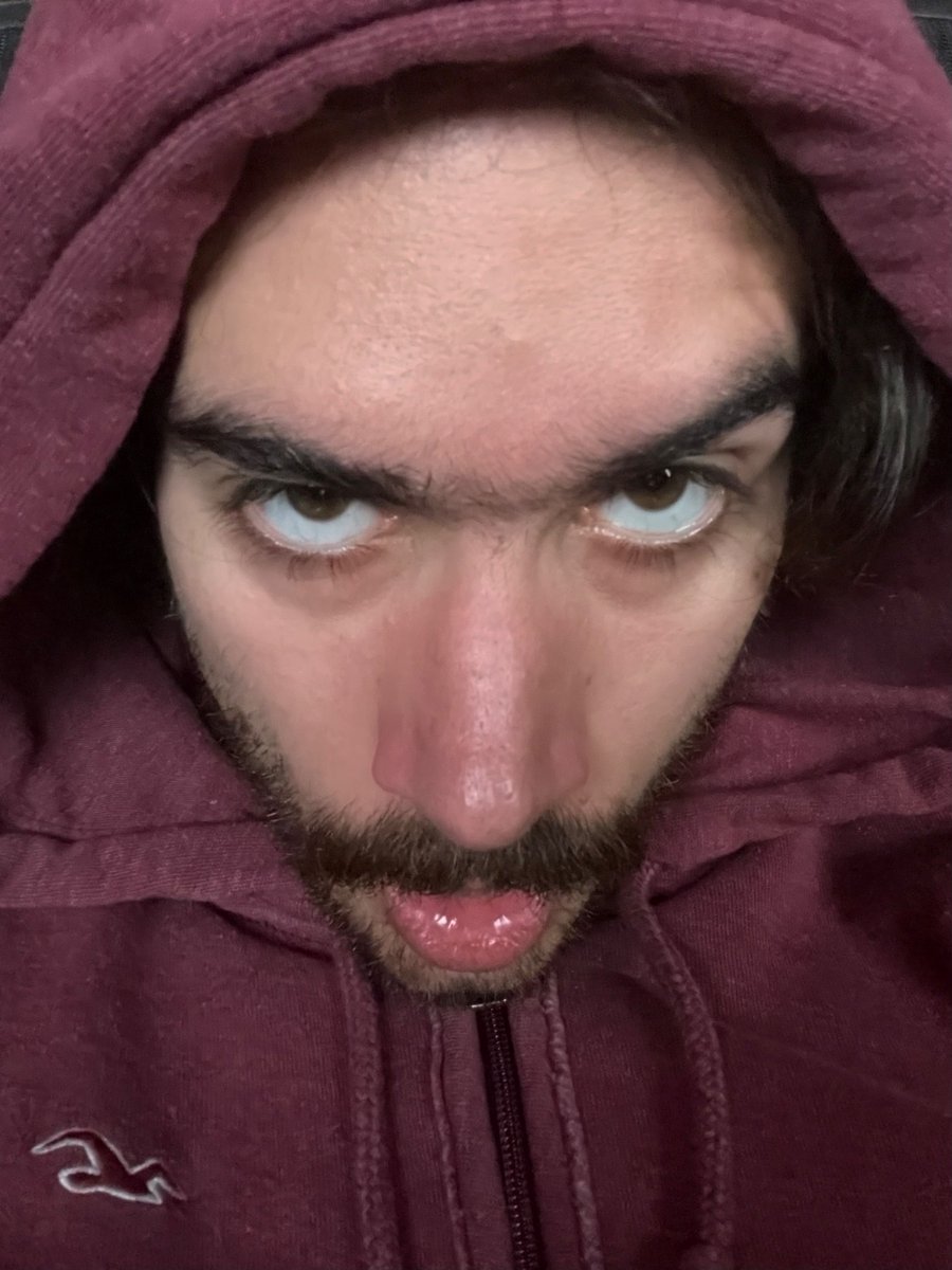 bc_lander's tweet image. what’s the face everyone makes when your Switch goes pitch black and you’re stuck staring at yourself?