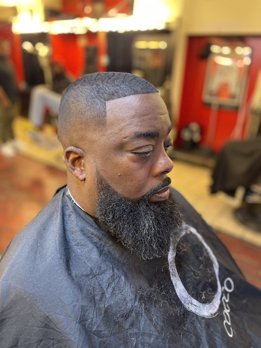 Lil pressure for ya timeline 

Still Puttin hair on the floor ‼️

#leebladez #undisputed #men #man #haircut #puttinhaironthefloor #earthquake #airforce #Palestine