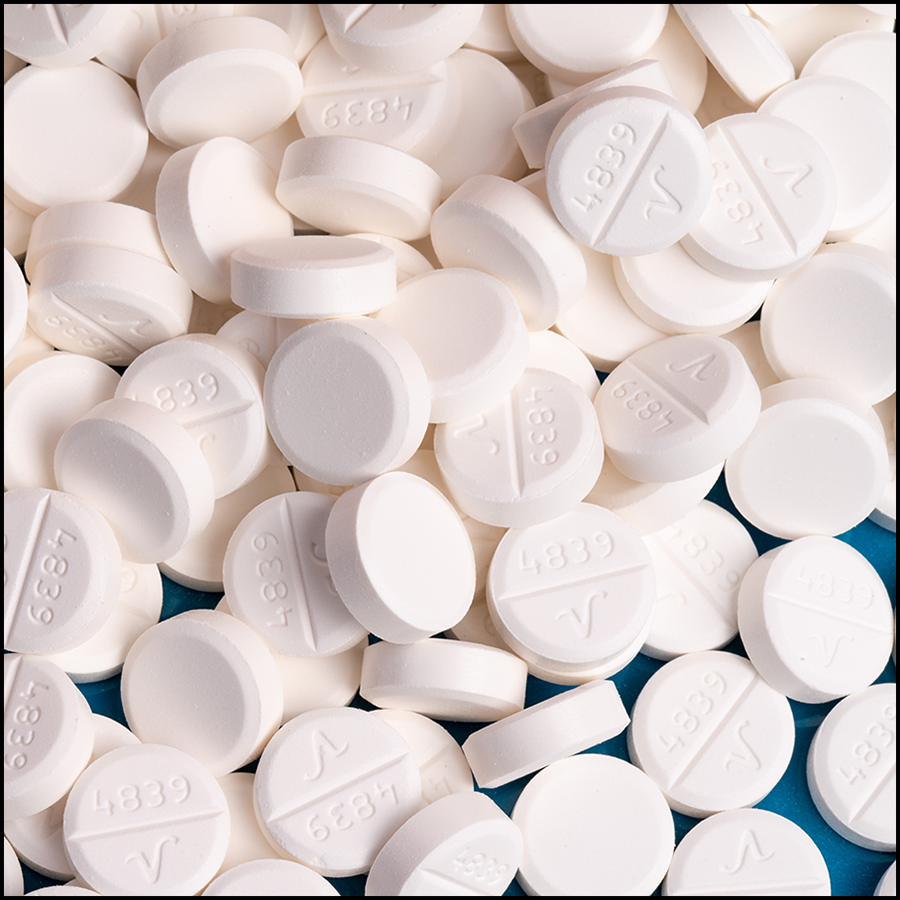 _Anesthesiology's tweet photo. A study suggests that increased intraoperative opioid administration is associated with lower postoperative pain scores and postoperative opioid utilization, with mixed results on longer-term opioid prescribing. Read the December 2023 SM&amp;A: https://t.co/BQimYk9eu3 https://t.co/bMUcrH27DK