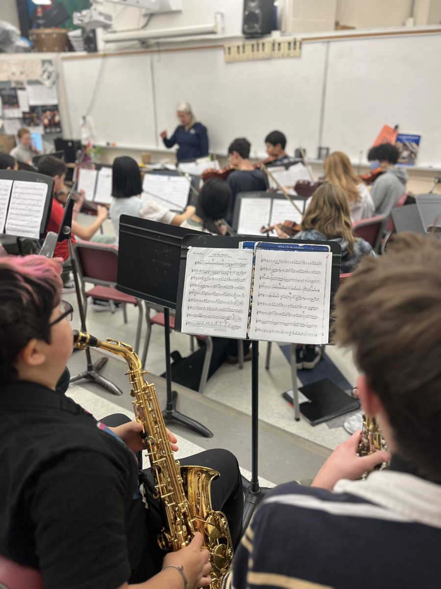 Lisgar_CI's tweet photo. Lisgar 613 rehearses “Call Me Maybe” one more time before the concert on Thursday December, 14, 2023 at 7:00pm in the Lisgar Auditorium.
We’ll find out if we are top three in the #cbcmusicclass challenge class on December 13! 🤞🏻🎻🎺🎶🎷 @OCDSB https://t.co/Oz7HTEmisU