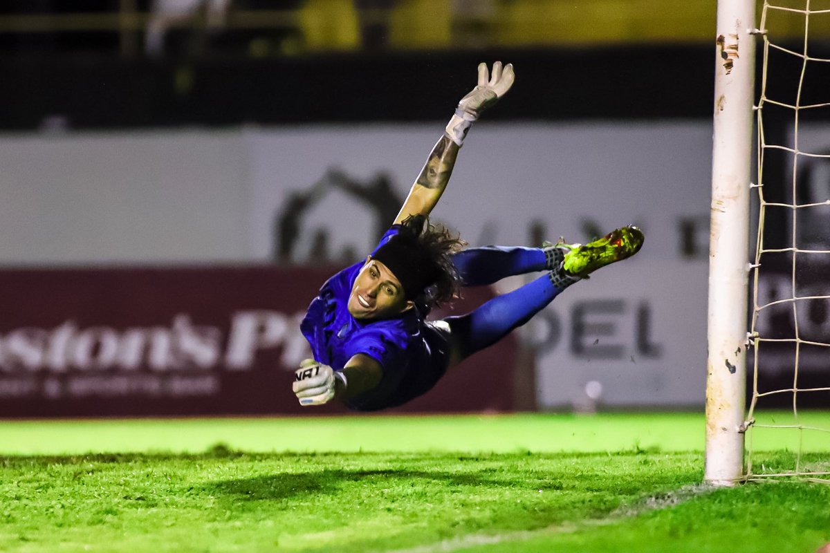 Vandre000's tweet photo. Solo tengo palabras de agradecimiento para @venadosfc ❤️cuerpo técnico y directiva por la gran oportunidad que me dieron esta temporada, a cada uno de mis compañeros y sobre todo a la gran afición de Mérida! Fue un honor portar estos colores. ❤️. Yuum bo’ otik 🙏🏻 https://t.co/OmSJo97W5p