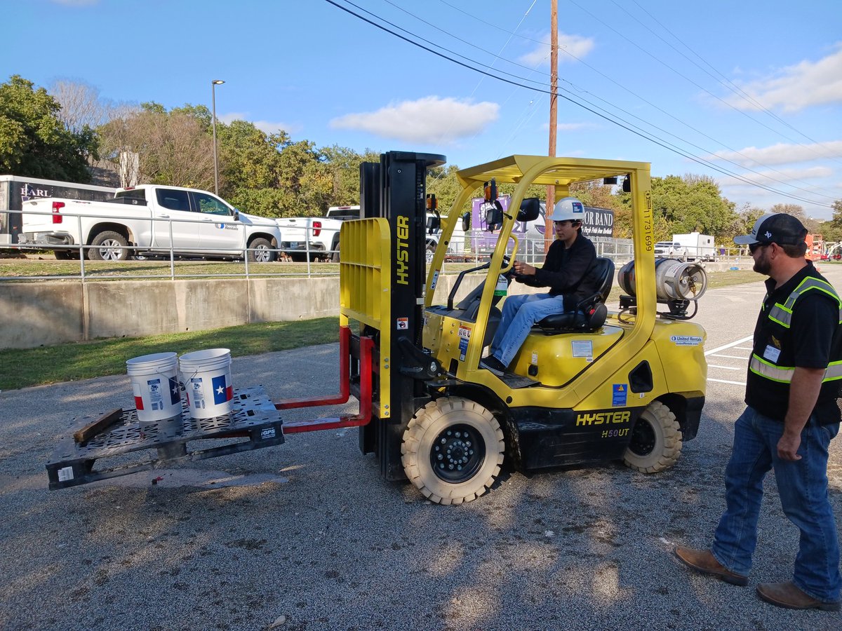NISDCCA's tweet photo. Thank you @UnitedRentals for the amazing hands on opportunity for our Seniors today!  @NISD_CTE https://t.co/pU6qOecxSp
