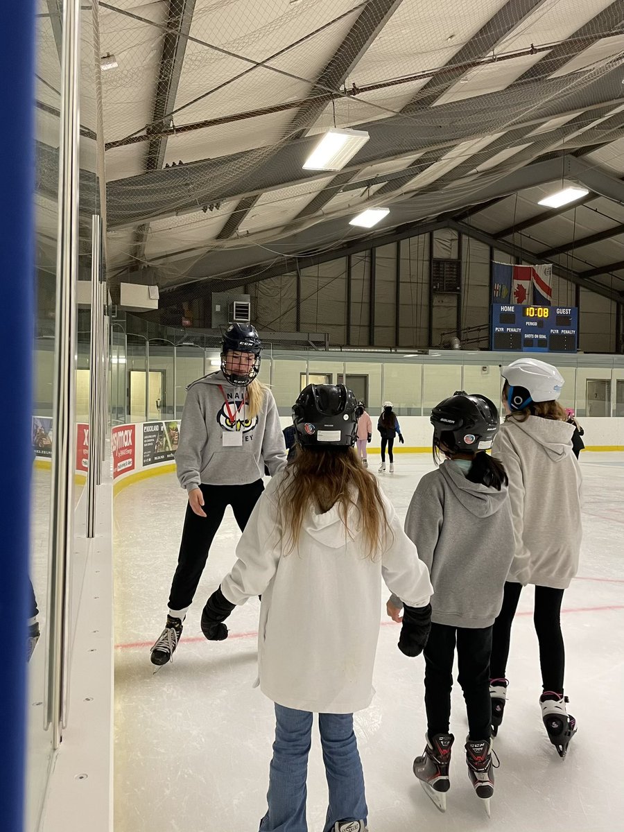 OOKSWHKY's tweet photo. OOKS GROWING THE GAME!  

Your Ooks joined Leo Nickerson Elementary School Grade 4/5 on the ice the past few weeks. Thank you for our handmade cards, we love them!  

#WedefineNAIT 
#Ooks
#DefendTHENORTH
#OoksSOARTogether 
#NAIT 
#futureOOKS
#growingthegame https://t.co/e9xRRSqjQl
