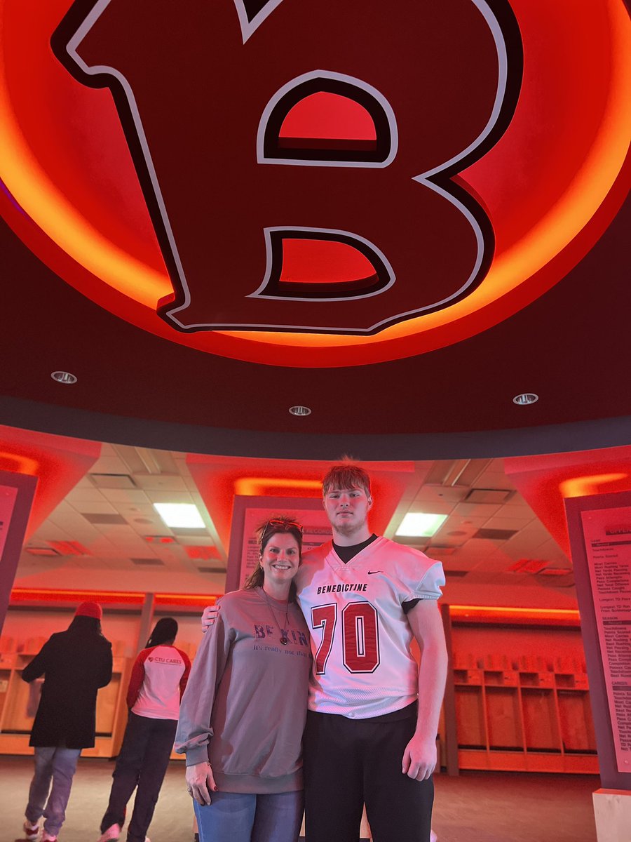 Thank you <a href="/Coach_Schroeder/">Jim Schroeder</a> and the rest of the coaching at <a href="/BenUFootball/">Benedictine Football</a> for the visit! Had an amazing time learning about the program! @SouthElginFB <a href="/coachteonic/">Dragan Teonić</a> <a href="/CoachSmith1028/">Smith Scott</a>