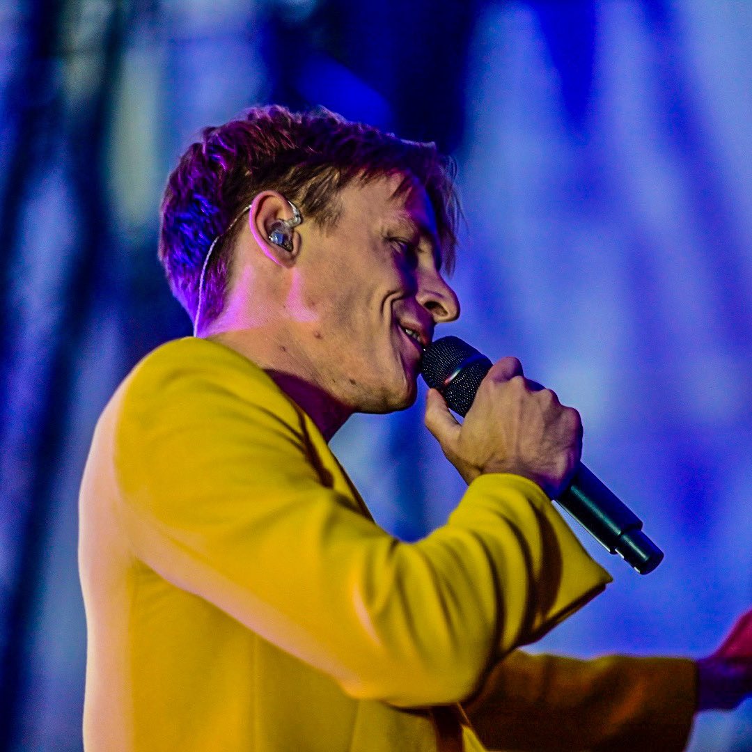 Glimt's tweet photo. Herregud, du er en av oss. Helgul💛 https://t.co/7TePeQ1OHN