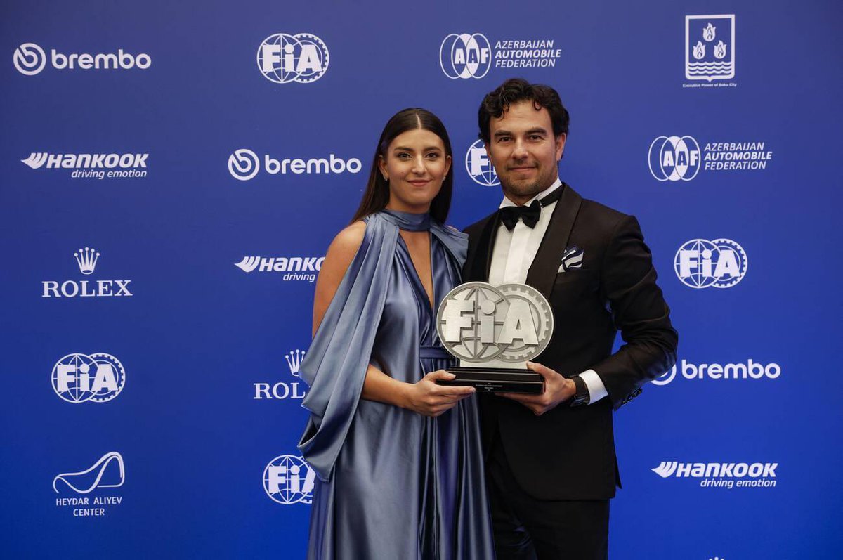 scheconews's tweet photo. Checo and Carola posing with that new trophy! 🤩 https://t.co/UlIBPPccdN