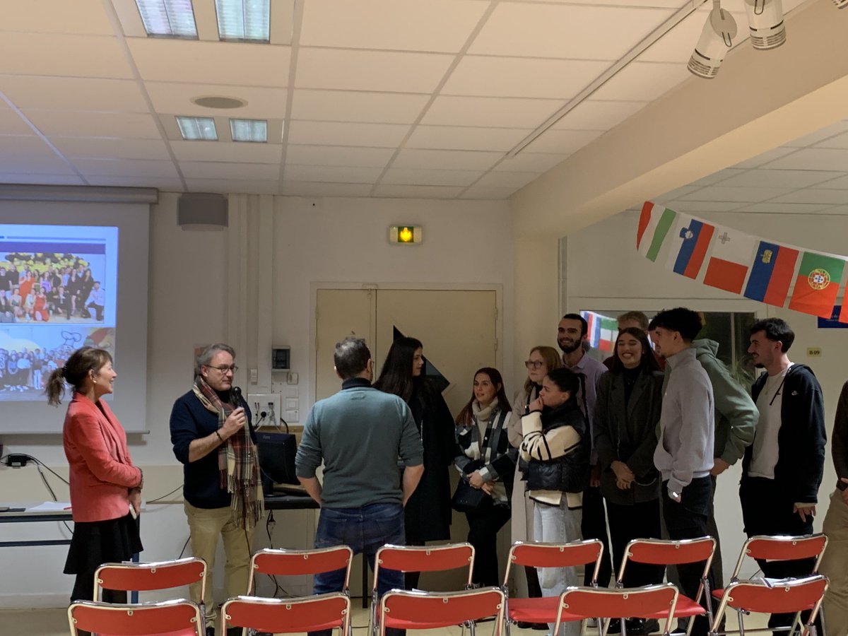 Belle cérémonie républicaine de remise de diplômes avec de nombreux parents : 
✅ culture de l’effort 
✅ accompagnement bienveillant 
Une recette qui favorise la réussite🏆
<a href="/acpoitiers/">Académie de Poitiers</a> <a href="/cfaacademique/">CFA académique de l'académie de Poitiers</a> <a href="/DSDEN17/">DASEN17</a> <a href="/DavLallement/">David Lallement</a>