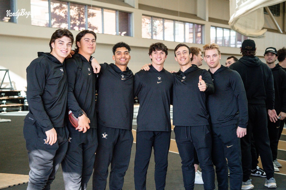 Spent the morning at the <a href="/Div1SAAC/">Division I SAAC</a> holiday party. 

Santa and his friends showed up too. 🤫⛄️

#VandyBoys | #AnchorDown