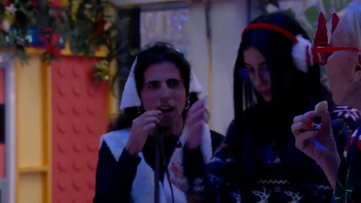 ghoficial's tweet image. Fiesta Navideña 🎄🎅 ¿Qué os parecen estos festivos looks?

#GHVIP8D #GHVIPGala13 

🔴 mitele.es/directo/gh-vip…