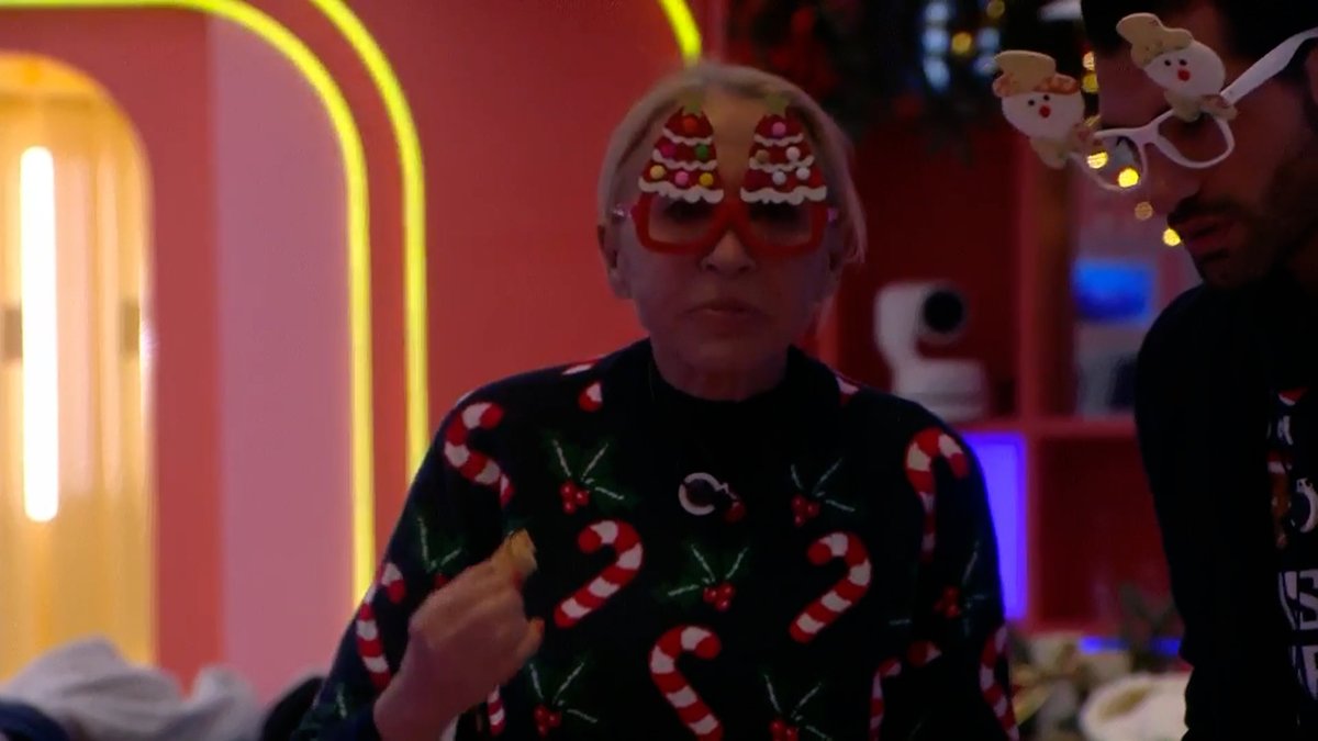 ghoficial's tweet image. Fiesta Navideña 🎄🎅 ¿Qué os parecen estos festivos looks?

#GHVIP8D #GHVIPGala13 

🔴 mitele.es/directo/gh-vip…