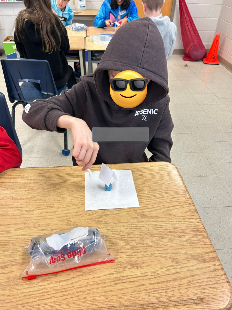MsBowyersClass's tweet photo. We had a great day doing Scientist in the School today learning about electricity! Students got a chance to learn about circuits, using switches, motors, making static electricity and conductors/insulators among others! It was so much fun! @GlenDhuPS https://t.co/kC14q1WUps