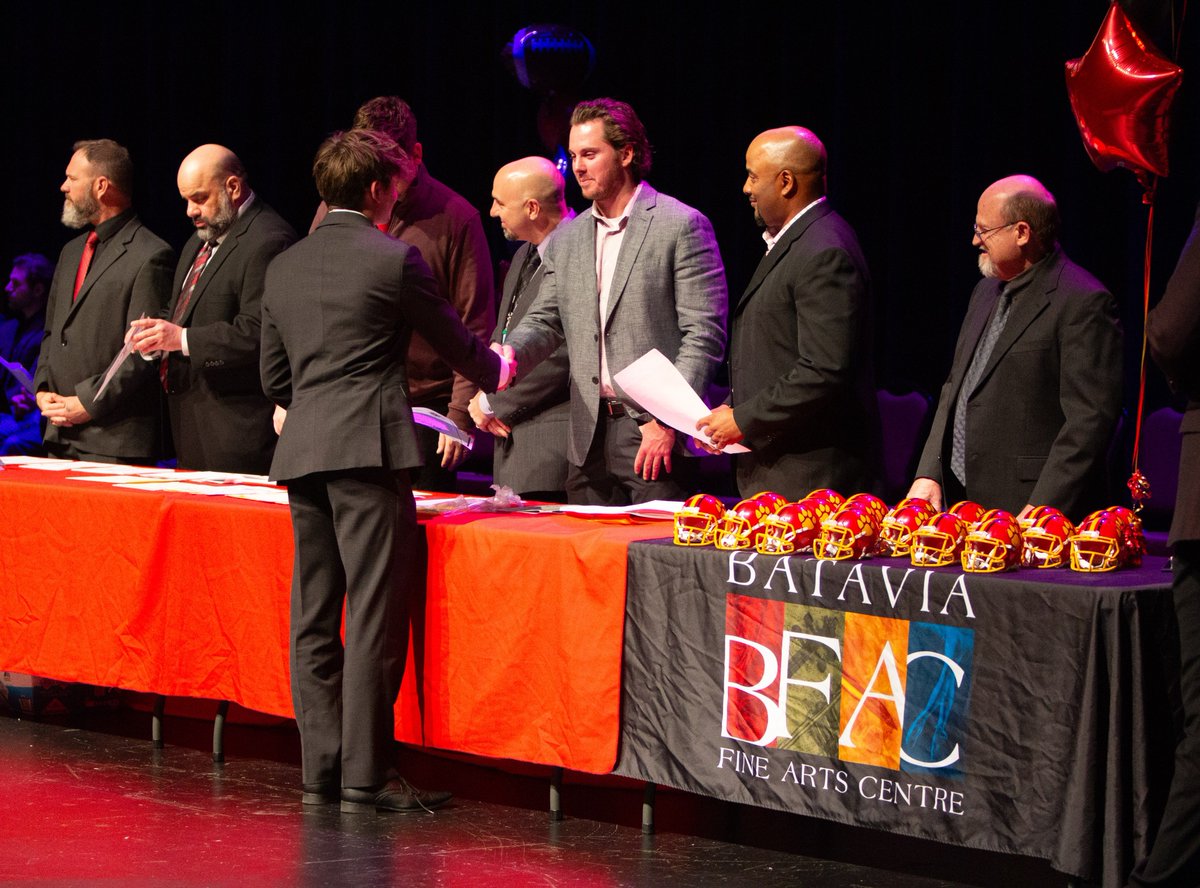 BataviaFootball's tweet photo. Amazing Night with our program last night! @BataviaFineArts excellent host of our Bulldog Football Awards!  Thank you to our parents for setup and  coaches gifts! #OneTownOneTeam https://t.co/qKUhnq43pZ