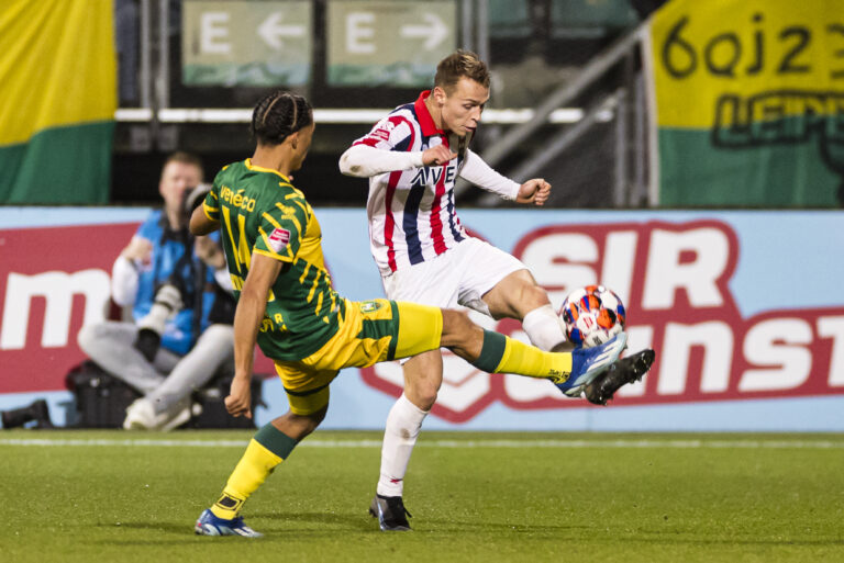oranjefussball's tweet photo. Die Entscheidung um den zweiten Periodetitel ist vertagt! #WillemII kommt bei ADO Den Haag nicht รผber ein 1:1-Unentschieden hinaus trotz Last-Minute-Treffer in der Nachspielzeit. Im Fernduell gewinnt der Konkurrent #NACBreda gegen TOP Oss mit 2:0.
#ADOWIL #NACTOP https://t.co/RF60Cf4GRh