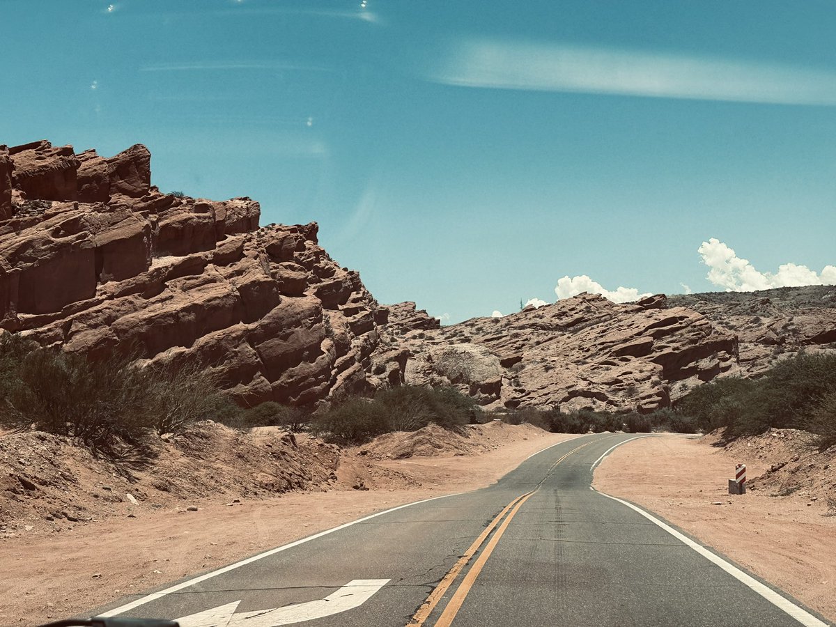 dra_rocks's tweet photo. les chusmeo mi viaje a Salta con datos y $, Es lo que yo hice, cuento mi experiencia, reclamos de 8 a 11 los 29/2

Viaje por el bondi volador por 2 mangos pero tenia los pasajes hace meses. Alquile auto en el aeropuerto 17 lucas x dia. Llegue y fui a Cafayate unas 3 hs d ruta https://t.co/Wrki0Ud4jr