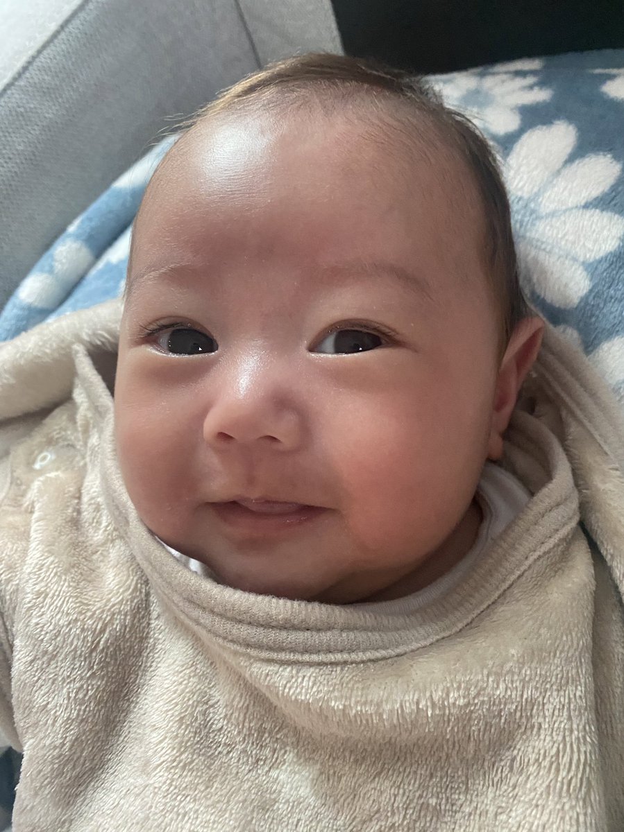 _______94n's tweet photo. こんなちっせーのにヒトメタ😫😫
咳くしゃみ可哀想すぎる🤧🤧
この方、乳児湿疹とは無縁のようで
肌だけはパパに似て強いんかな👶🏼🍃 https://t.co/OAAdOReUE8