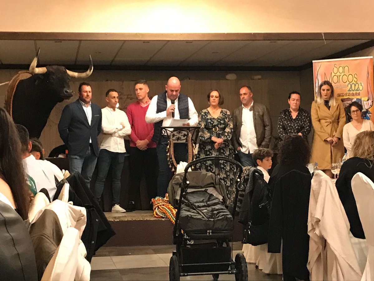 aquitepillo's tweet photo. Cena sanmarquera 2023. Actos de reconocimiento a diversas personas por su colaboración con la fiesta https://t.co/eJIucUlOlc