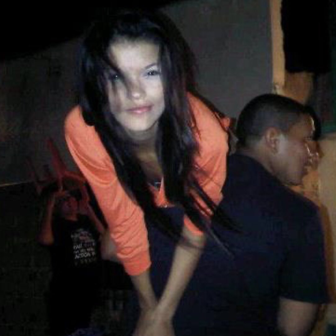 Valenorx's tweet photo. @cuquirobollo22 A mi me encanta la nueva miss Venezuela, está loquita, la sacan borracha y/o drogada de las discotecas 😍 https://t.co/gLXe5aGtrg
