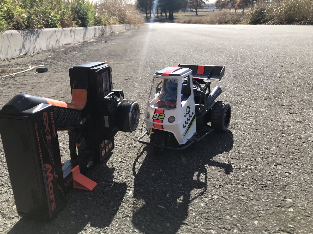 supermako755's tweet photo. ハンドルがリニアになるのは良いけど、なんか非常に遅かった。
モーター交換する。トルクがないモーターだった。
#tricycle
#S810 https://t.co/uiLWNBzUni