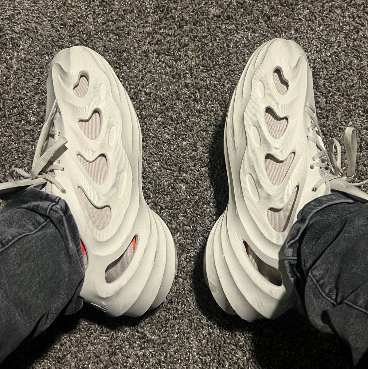 theleviedwards's tweet photo. December 8th, 2023
Adidas adiFOM Q “Off-White”
This is the first non-Nike/Jordan sneaker to be in this year’s rotation. Was asked about 5 times today, “Wait, those aren’t Foam Runners right?” 😂
#25DaysofKicksmas | #KOTD https://t.co/PMvyhYgHmd