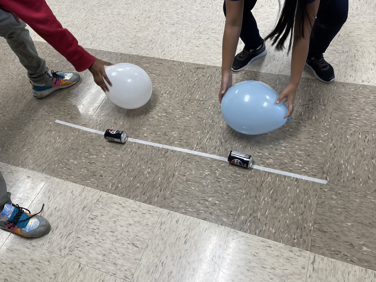 MsAlabbas_'s tweet photo. Exploring static electricity with balloon racing 🎈 https://t.co/lxdDDNk59z