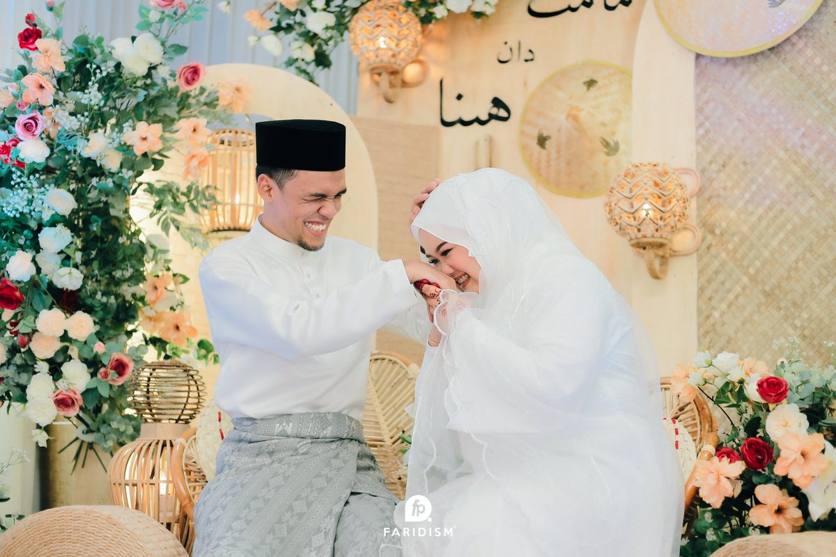faridismpro's tweet photo. Solemnization of Mamat &amp; Hanna 🧡

Pengantin FP : @Mamatgotnochill &amp; Hanna
Main Photographer &amp; Videographer : @faridismproduction
Attire : @Yangindahatelier
Venue : @desastaysantaidsawah
Makeup : @makeupbytaca_
Dais : @pelaminbynorell 

#Mamatgotnochill #Mamatdahkahwin https://t.co/gtuUxGIx29