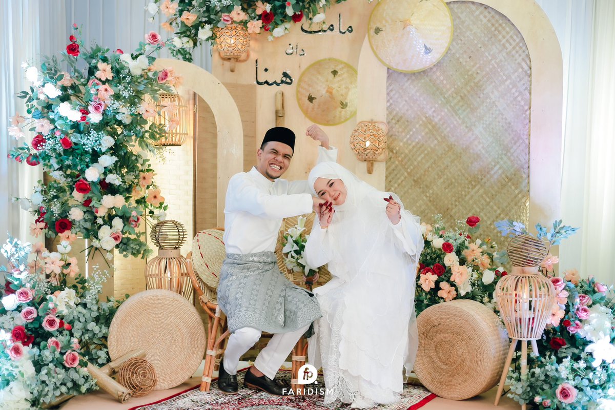 faridismpro's tweet photo. Solemnization of Mamat &amp; Hanna 🧡

Pengantin FP : @Mamatgotnochill &amp; Hanna
Main Photographer &amp; Videographer : @faridismproduction
Attire : @Yangindahatelier
Venue : @desastaysantaidsawah
Makeup : @makeupbytaca_
Dais : @pelaminbynorell 

#Mamatgotnochill #Mamatdahkahwin https://t.co/gtuUxGIx29