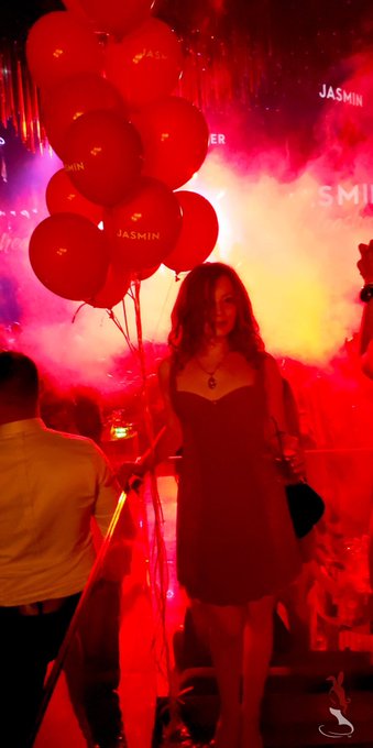 I'm back and ready to hop-start my birthday week celebration and festivities with all of you! So get<a href="/tag/newprofilepic"class="tags"><span>#newprofilepic</span></a>