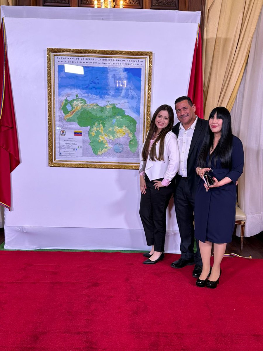 williancontig's tweet photo. hoy en la develacion del mapa de #Venezuela en el salón Tríptico del palacio federal legislativo 
Acompañando al Presidente Jorge Rodríguez Gómez
#ElEsequiboEsDeVenezuela 
#AN https://t.co/YgubXDzYTX