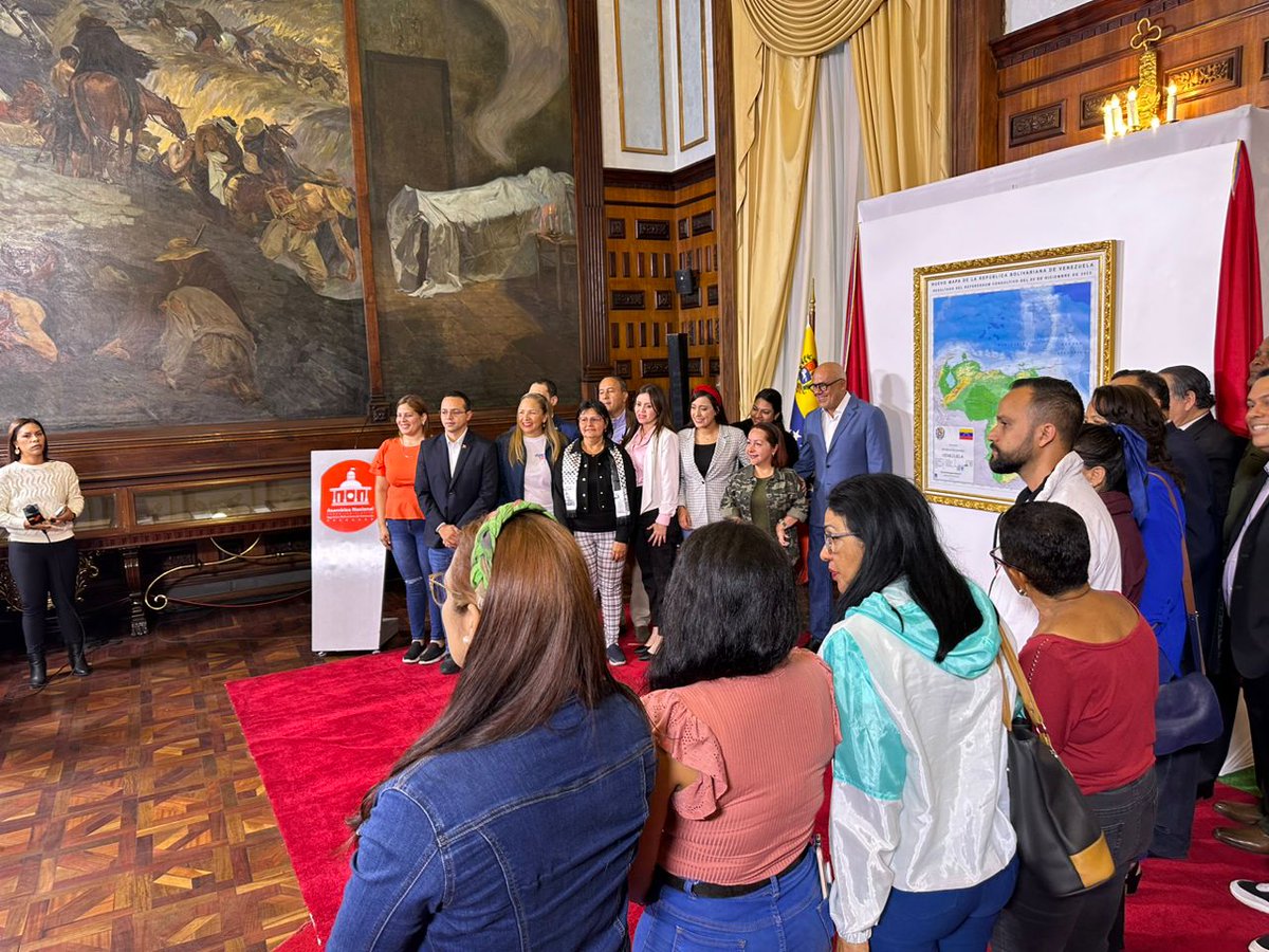 williancontig's tweet photo. hoy en la develacion del mapa de #Venezuela en el salón Tríptico del palacio federal legislativo 
Acompañando al Presidente Jorge Rodríguez Gómez
#ElEsequiboEsDeVenezuela 
#AN https://t.co/YgubXDzYTX