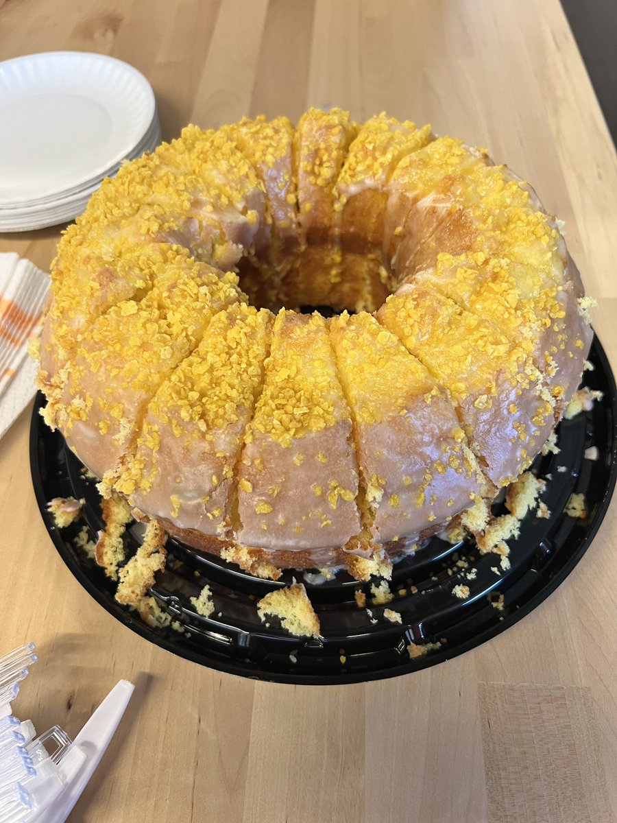 hshpilc's tweet photo. Phoenix Readers Book Club 2nd to last meeting🌼 We had our favorite, lemon crunch cake with coffee, and we dissected every Conrad/Jeremiah convo with Belly. We’re almost at the end 📖 #hcisdlibraries #hshpilc #phoenixreaders #futurereadylibs #jennyhan https://t.co/kbZj9MX48L