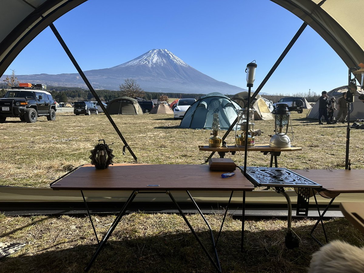 Dacamp14's tweet image. 設営完了〜✅✅
メッチャ天気良い🗻☀️
NODELいいね✨
#ふもとっぱら
#GOOUT