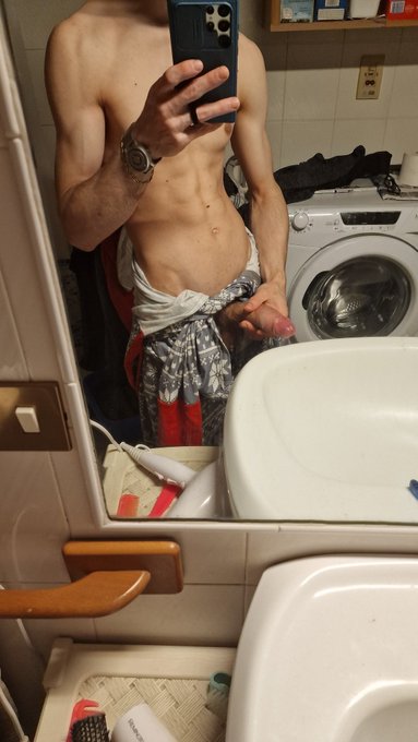 M😍 - 2 pic. Pigiamino natalizio check😝😝 Amo il freddo perché mi fa salire una voglia assurda🍑😏 rt se volete scaldarvi insieme a me😏 Entrate nel link per vedere il nuovo video🍆🍑 https://t.co/19Lytv0HTO https://t.co/1hH8zQizlg