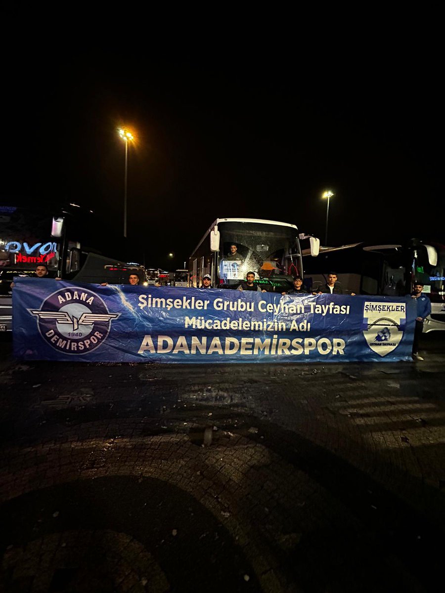 ceyhantayfa's tweet photo. Haftalardır sadece taraftar eleştiriliyor. Sabahın 5’i yollardayız. 
Ne paraya ne şampiyonluklara değişmeyiz seni asla ! https://t.co/6JwwdMzCNF
