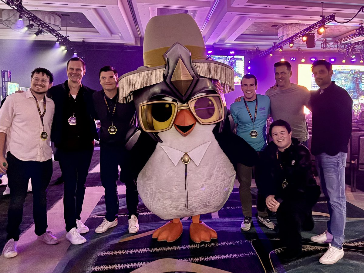 niiicolo's tweet photo. Met some cool folks at the #TFTVegasOpen https://t.co/ntQIVLeF8i
