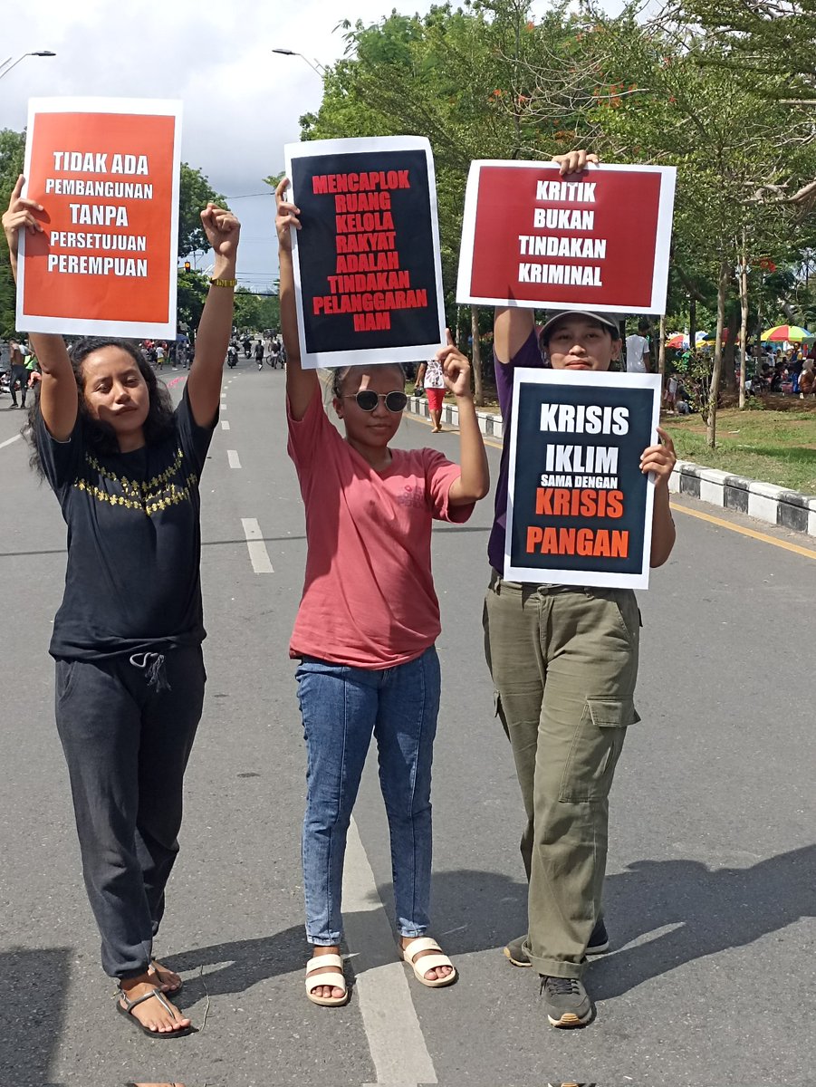 walhintt01's tweet photo. Proyek strategis nasional yang terjadi di NTT telah memicu berbagai konflik pelanggaran HAM 
Masyarakat adat, petani, nelayan dan pembela HAM cenderung menjadi sasaran tindakan kekerasan dari aparat negara ketika mempertahan ruang hidupnya. 
@KomnasPerempuan 
@walhinasional https://t.co/ZhGXgopG1d