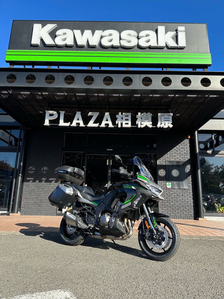 KawasakiPlaza's tweet image. こんにちは。
#カワサキプラザ相模原 です！

「VERSYS 1000 SE PLAZA EDITION」が完成いたしました。パニアケースキット、トップケースキットが標準装備の特別仕様車になります。

当店に展示しておりますのでご興味をお持ちのお客様はご来店、お問い合わせをお待ちしております！

#kawasaki #VERSYS