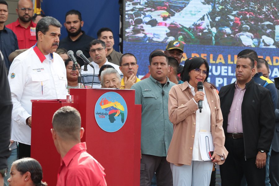 delcyrodriguezv's tweet photo. Junto al valiente y glorioso pueblo venezolano continuaremos dando una batalla heroica y estratégica por los derechos históricos de la Patria sobre la Guayana Esequiba. Unidos y en victoria, reafirmamos que ¡El sol de Venezuela nace en el Esequibo!q https://t.co/Fp53SBsGjc