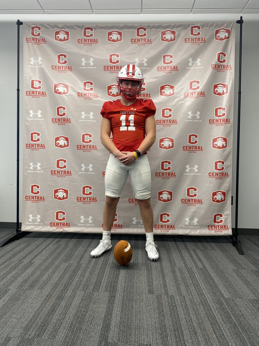 After a great visit and good conversations with <a href="/CoachShep3/">Mitch Shepherd</a> and  <a href="/mac4fb/">Jeff McMartin</a>, I am blessed to have received my 2nd offer to play college football at Central College! <a href="/Max_Race/">Max Race</a> @CUI_Football