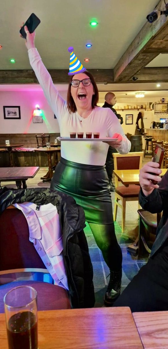 2oo_Loo's tweet photo. It’s my birthdayyyyyyy 🥳🥳🥳 https://t.co/tCJ4xfiSWM