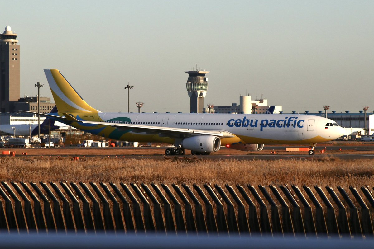 Aliceshin798's tweet image. 昨日の成田にて。

　アシアナA388はドッカンで上がり、T’way  A333は元タイエアアジアX(HS-XTK)で、コロナ前のNGOに何回か飛来してきたのを思い出します😌
　あとはミアットB763スペマは初撮影となり、セブのラストA333CEOも退役前に撮れました☺️

#RJAA #成田空港