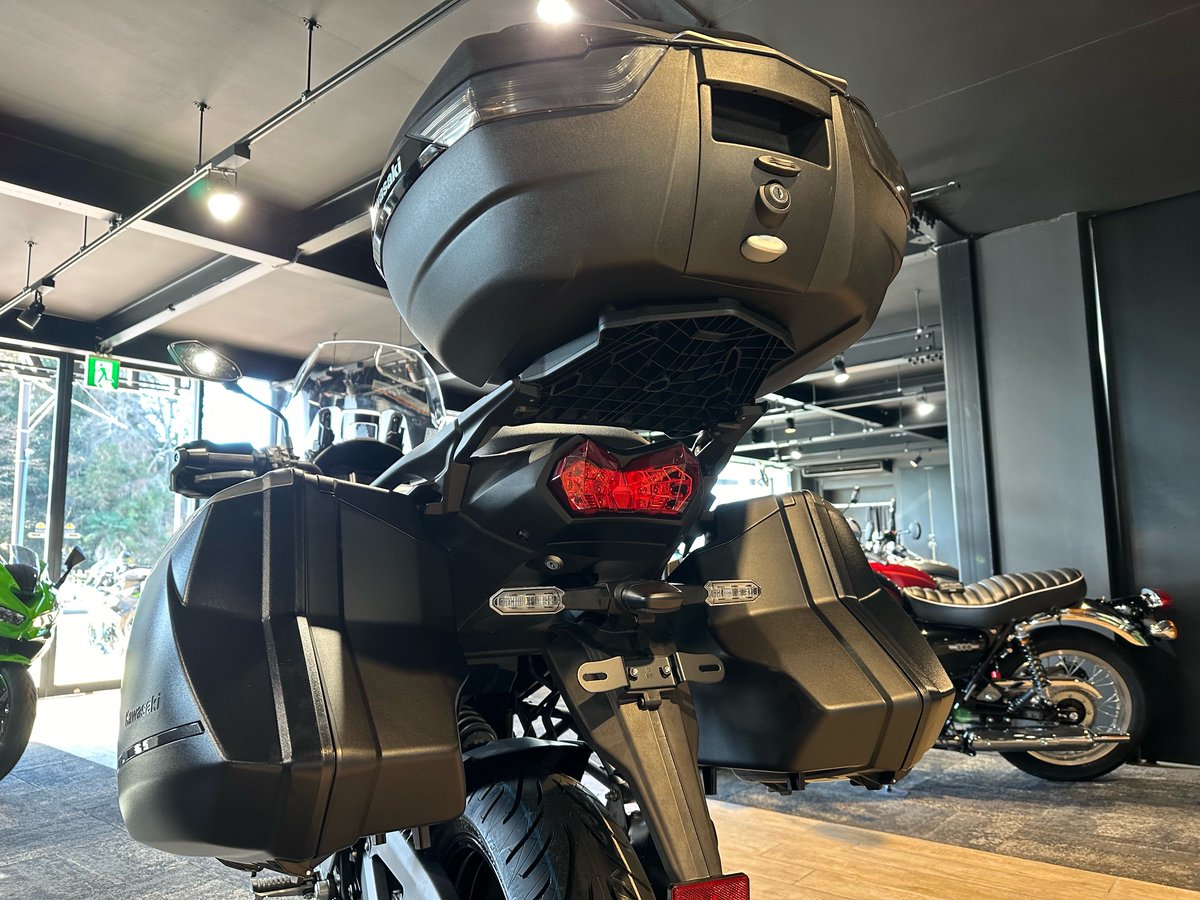 KawasakiPlaza's tweet image. こんにちは。
#カワサキプラザ相模原 です！

「VERSYS 1000 SE PLAZA EDITION」が完成いたしました。パニアケースキット、トップケースキットが標準装備の特別仕様車になります。

当店に展示しておりますのでご興味をお持ちのお客様はご来店、お問い合わせをお待ちしております！

#kawasaki #VERSYS