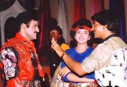 BalayyaUvasena's tweet image. 28 సంవత్సరాల యువరత్న నందమూరి బాలకృష్ణ చిత్రం

 &quot;టాప్ హీరో&quot;(9-12-1994)..జై బాలయ్య జై జై బాలయ్య ❤️ #SvKrishnaReddy #AtchiReddy