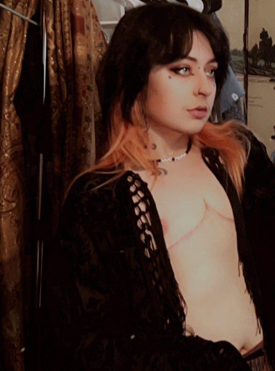katsu_dot_com's tweet photo. my necklace says fuck off 
(unless u send $$$ 😇) 

findom https://t.co/ztmd3ebLyz