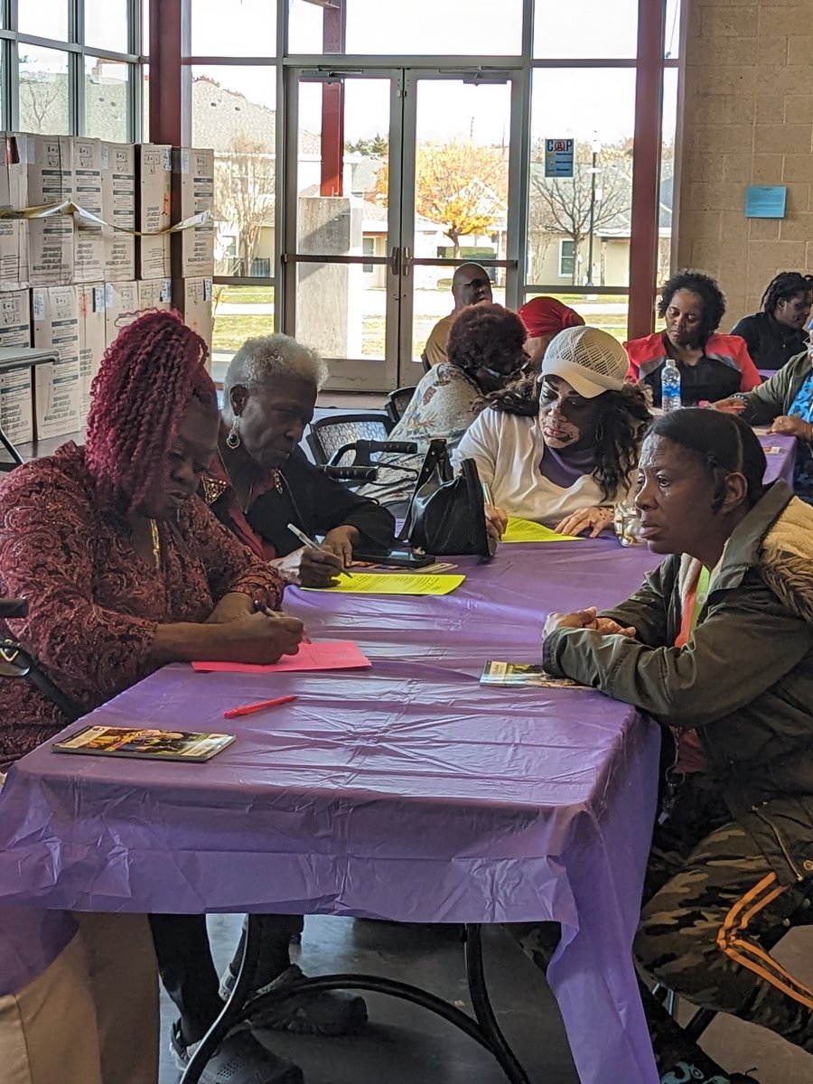 AnyStepCommunit's tweet image. We attended a Christmas party at Frazier Fellowship Housing Complex in South Dallas. We played Santa with bags of healthy snacks and personal hygiene products! #southdallas #anystepisprogress