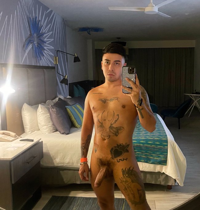 Full time job to be this hot https://t.co/bG4uPguFpY
