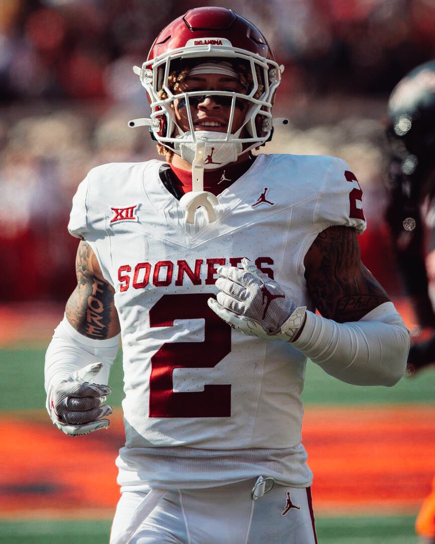 PFF_College's tweet photo. Oklahoma Safety Billy Bowman Jr will return to school in 2024, per @Hayesfawcett3

Bowman was the 5th ranked Safety on the PFF Big Board🔒 https://t.co/LcNvDHZWFq