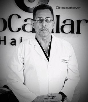 InforTvenezuela's tweet photo. Falleció el doctor Rubén Coronado,anestesiólogo reconocido tras caer al vacío desde el ascensor de su residencia en Alta Vista,Ciudad Guayana,estado Bolívar,durante un apagón,cuando intento rescatar a su esposa en el momento en que el ascensor quedo atascado por falla eléctrica. https://t.co/rRuIJzj71p