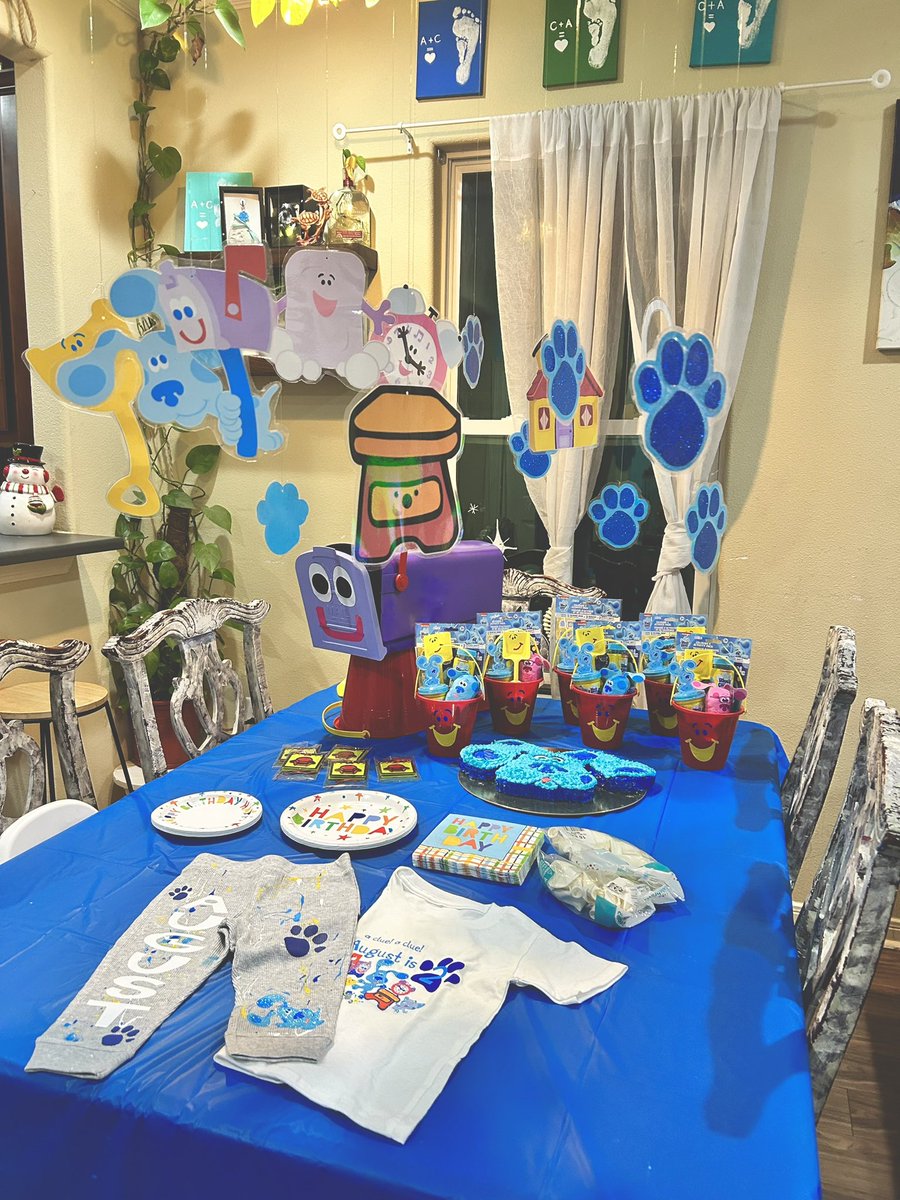 YellowShagVinyl's tweet photo. All ready for Tomorrows party! 🐾🐶 This is seriously such a sweet theme for a toddler I’m melting 💙 Everything you see is made by me! #bluesclueandyou #bluesclues #happybirthday #turningtwo #custommade #handmade #yellowshagvinyl https://t.co/CatgrmRgQF