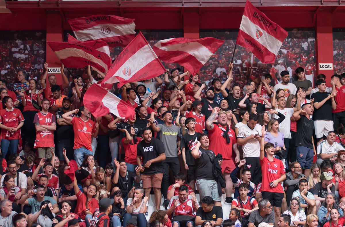 Independiente's tweet photo. ¡CAMPEONES DE CONFERENCIA! 🏀

#Independiente venció a Unitarios por 77 a 65 y se quedó con el título de conferencia de la Liga Metropolitana.

Ahora irá por la super final contra El Talar para coronar un gran año ¡Felicitaciones!

#TodoRojo 🔴 https://t.co/G47uQq7qdu