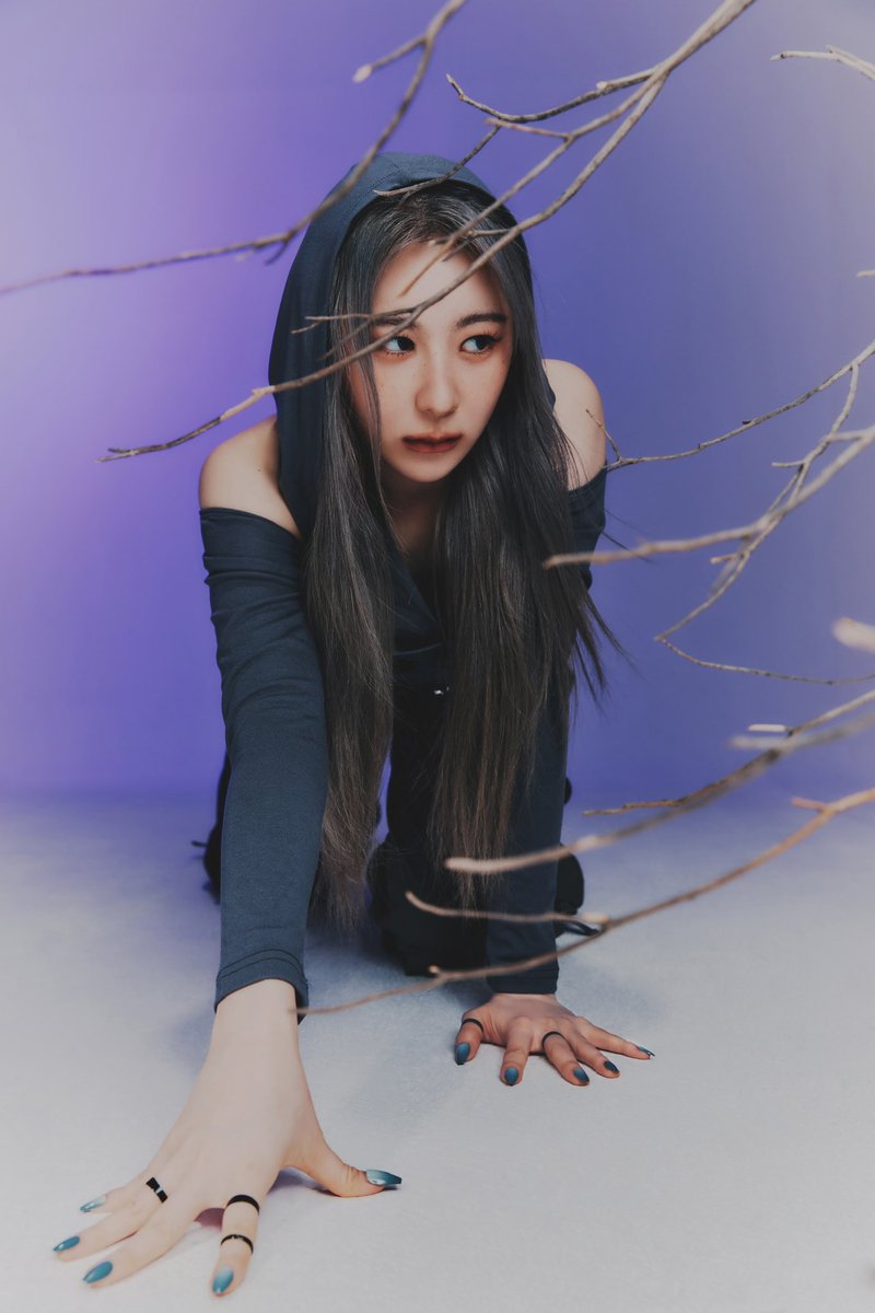 이채연(LEE CHAE YEON) 2024 SEASON’S GREETINGS🤍
[Secret Agent C]

#이채연 #LEECHAEYEON 
#2024SEASONSGREETINGS